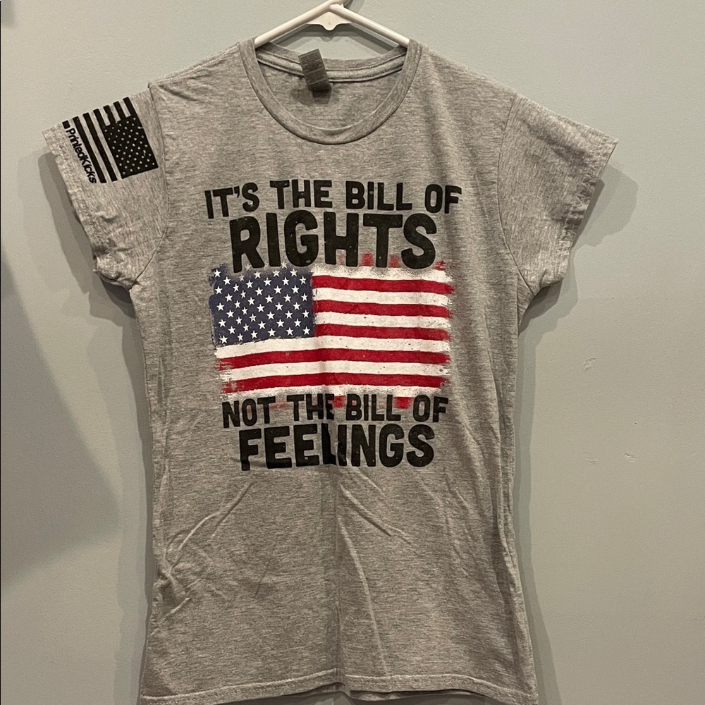 Gray Graphic T-Shirt with American Flag - bill of rights not freedoms small